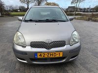 Occasion Toyota Yaris Terra 65 PK (47 kW) 2003 Grijs Hatchback