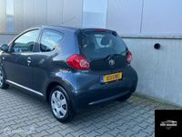 Occasion Toyota Aygo 68 PK (50 kW) 2006 Grijs Hatchback