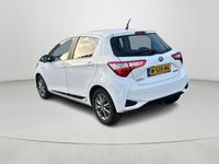 tweedehands Toyota Yaris 1.5 Hybrid Design **NAVIGATIE/ TREKHAAK/ CRUISE CONTROL/ 36 MAANDEN GARANTIE**