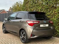 Occasion Toyota Yaris Hybrid 73 PK (53 kW) 2019 Grijs Hatchback