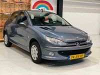 tweedehands Peugeot 206 1.4 Forever airco stuurbekrachting apk