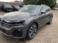 tweedehands VW Touareg 3.0 TDI R-Line 286 PK Grijs Kenteken ACC Comfortstoelen Nachtzicht Head-Up Matrix-LED Luchtvering 360 Camera Trekhaak