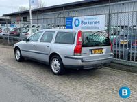 tweedehands Volvo V70 2.4 Comfort Line | Airco | Cruise | Trekhaak