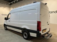 tweedehands Mercedes Sprinter 316 CDI L2H2 RWD Automaat / Euro 6 / Trekhaak 3500 KG / CarPlay / MBUX / Camera / Airco / Cruise Control / Navigatie / 3-Zits