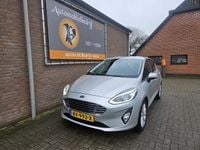Occasion Ford Fiesta Titanium 101 PK (74 kW) 2018 Grijs (metallic) Hatchback