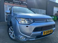 tweedehands Mitsubishi Outlander 2.0 PHEV Instyle met elec. schuifdak en leer en navigatie en bluetooth telefoon / media en parkeercamera