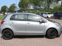 Occasion Toyota Yaris 99 PK (72 kW) 2011 Grijs Hatchback