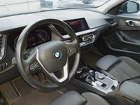 tweedehands BMW 118 1-SERIE BWJ 2020 / 141 PK i Executive Edition Automaat / Sportstoelen / Navigatie / Clima / Cruise / LED / PDC / Privacy glass /