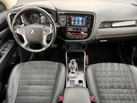 tweedehands Mitsubishi Outlander 2.4 PHEV Pure+ 4WD S-AWC Automaat / Trekhaak 1.500kg / Camera / Apple Carplay Android /