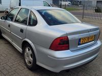 tweedehands Opel Vectra 1.6-16V Business Edition