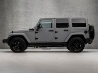 tweedehands Jeep Wrangler 2.8 CRD Sahara 200Pk Automaat (NAVIGATIE, GETINT GLAS, STOELVERWARMING, LEDEREN SPORTSTOELEN, PARKEERSENSOREN, CRUISE, ZWART HEMEL, NIEUWSTAAT)