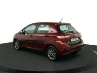 tweedehands Toyota Yaris 1.5 Hybrid Design | Parkeersensoren Voor en Achter | Stoelverwarming | Cruise Control | Achteruitrijcamera | Led Verlichting | Parelmoer Rood |