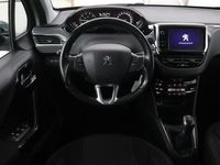 tweedehands Peugeot 208 1.2 PureTech Executive | Navigatie | Climate control | Trekh