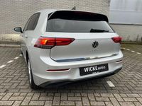 tweedehands VW Golf VIII 1.5 eTSI Life Business Navigatie Sfeerverlichting