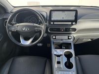 tweedehands Hyundai Kona EV Premium 64 kWh / 3 Fase laden / Adaptieve cruise control / Stoelverwarming & Stoelventilatie