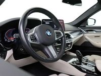 tweedehands BMW 520 5-SERIE Touring i High Executive M Sport Automaat / Panoramadak / Trekhaak / Laserlight / Harman Kardon / Parking Assistant / Live Cockpit Professional / Stoelverwarming voor + achter