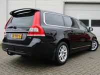 tweedehands Volvo V70 2.0 T5 Momentum /Automaat/Leer/Trekhaak/240pk!