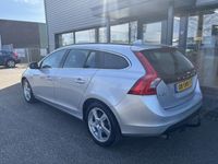 tweedehands Volvo V60 1.6 T3 Momentum Dealer o.h. Trekhaak PDC Stoelverw