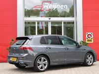 tweedehands VW Golf VIII 1.5 TSI 130PK R-LINE | NAVI | CAMERA | LED KOPLAMPEN | DRAADLOZE TELEFOONLADER |