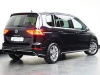 tweedehands VW Touran 1.5 TSI 150 pk DSG R-line 7 pers | Trekhaak | Navi by app connect | Stoelverwarming