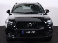 tweedehands Volvo XC40 T5 Recharge Plus Dark - IntelliSafe Assist & Surround - Parkeercamera achter - Verwarmde voorstoelen & stuur - Parkeersensoren voor & achter - Elektr. bedienb. voorstoelen met links geheugen - Draadloze tel. lader - Extra getint glas - 19' LMV