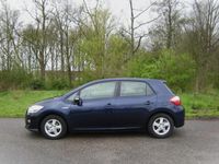 tweedehands Toyota Auris 1.8 Full Hybrid Aspiration . AUTOMAAT . Airco . Cruiscontrol . Navigatie .