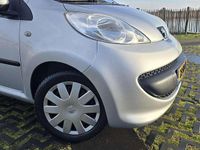 Occasion Peugeot 107 68 PK (50 kW) 2006 Zilver Hatchback