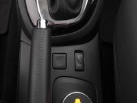 tweedehands Renault Captur TCe 120 EDC Helly Hansen Trekhaak Navigatie Parkeersensoren Stoelverwarming