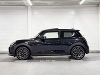 Nieuw Mini Cooper Favoured 156 PK (114 kW) 2025 Midnight black ii (c4r) (donker zwart) Hatchback