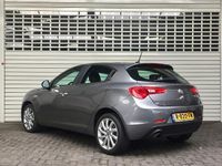 Occasion Alfa Romeo Giulietta Distinctive 120 PK (88 kW) 2017 Grijs Hatchback