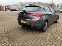 Occasion Alfa Romeo Giulietta Distinctive 170 PK (125 kW) 2013 Grijs Hatchback