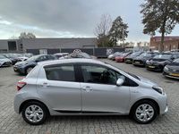 Occasion Toyota Yaris Hybrid Design 101 PK (74 kW) 2018 Grijs Hatchback