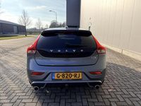 Occasion Volvo V40 R-Design 152 PK (111 kW) 2019 Grijs (metallic) Hatchback