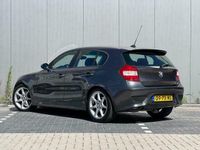 tweedehands BMW 120 1-SERIE i M-Performance Automaat | Nieuwe Distributieketting | Nieuwe Oliebeurt | Leder | Xenon | Parkeersensoren |