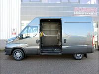 tweedehands Iveco Daily 35S18HA8 V 3.0 352 Aut. L2H2 Nieuw Grijs