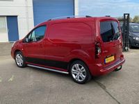 Occasion Citroën Berlingo Business Class 101 PK (74 kW) 2015 Rood MPV