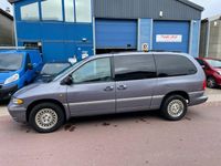 tweedehands Chrysler Town & Country & 3.8i V6 Automaat APK 4-2025 - grijs kenteken met LPG Leder interieur, airco, etc.