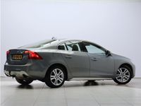 tweedehands Volvo S60 2.0T Momentum / Leder / Trekhaak / Styling kit / Park assist / Regensensor