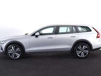 tweedehands Volvo V60 CC B5 AWD Plus - Adaptive Cruise Control - Pilot Assist - Elektr. bedienbare voorstoelen met geheugen - Leder - Verwarmbare voorstoelen, achterbank & stuur - 19 inch velgen - Parkeersensoren voor & achter - Camera achter - Apple®CarPl