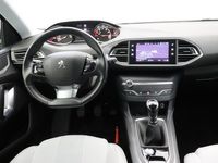 tweedehands Peugeot 308 1.2 PureTech Allure - Navi, CarPlay, PDC, DAB+