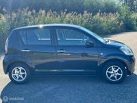 Occasion Daihatsu Sirion 87 PK (63 kW) 2007 Zwart Hatchback