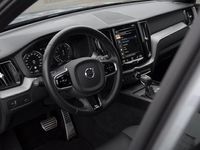 tweedehands Volvo XC60 190PK Automaat T4 R-Design / Adaptieve cruise Control / BLIS / Parkeersensoren met camera/ Keyless entry/ Elektrische achterklep/ Adaptieve Koplampen/ Harman Kardon Audio/ Elektrische stoel/