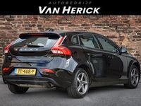 tweedehands Volvo V40 2.0 T3 Momentum 152PK | Pano-dak | Trekhaak | Crui