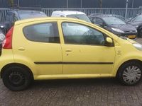 Occasion Peugeot 107 68 PK (50 kW) 2005 Geel Hatchback