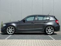 tweedehands BMW 120 1-SERIE i M-Performance Automaat | Nieuwe Distributieketting | Nieuwe Oliebeurt | Leder | Xenon | Parkeersensoren |