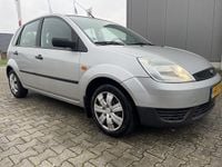 Occasion Ford Fiesta 69 PK (50 kW) 2004 Grijs (metallic) Hatchback