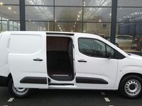 tweedehands Opel Combo-e Life COMBOL2 50 kWh | Pack Surround Rear Vision | Achteruitrijcamera | Parkeersensoren voor- en achter | Bestuurdersstoel comfort | Extra passagiersairbags | van ¤35.930 voor ¤27.850 | N27546