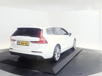 tweedehands Volvo V60 T4 Aut. Momentum Pro | Parkeercamera | Stoelverwarming | Trekhaak