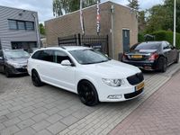 Occasion Skoda Superb Business Line 161 PK (118 kW) 2010 Wit, metallic lak Stationwagen