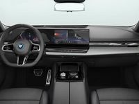 Nieuw BMW 550e Comfort Edition 488 PK (358 kW) 2026 Zwart Sedan